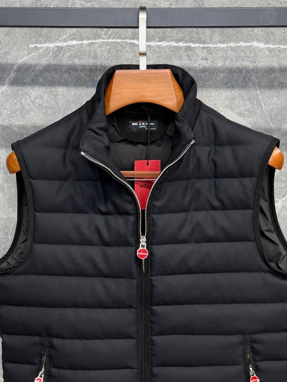 Пуховый жилет Kiton