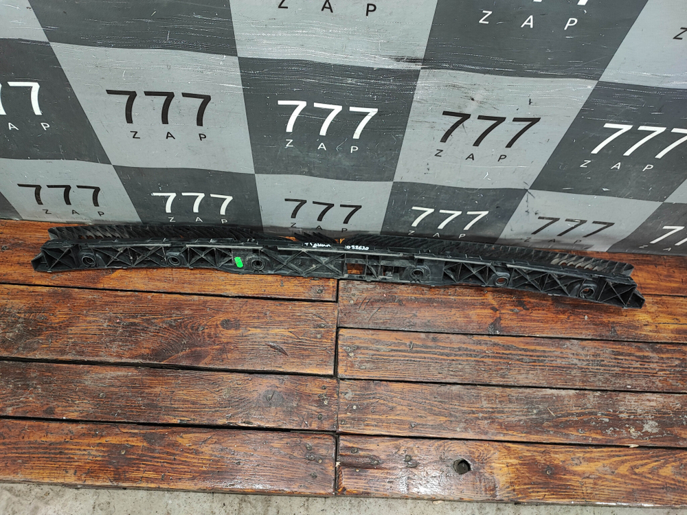 Кронштейн заднего бампера Volkswagen Tiguan 2 16-20 Б/У Оригинал 5NR807863