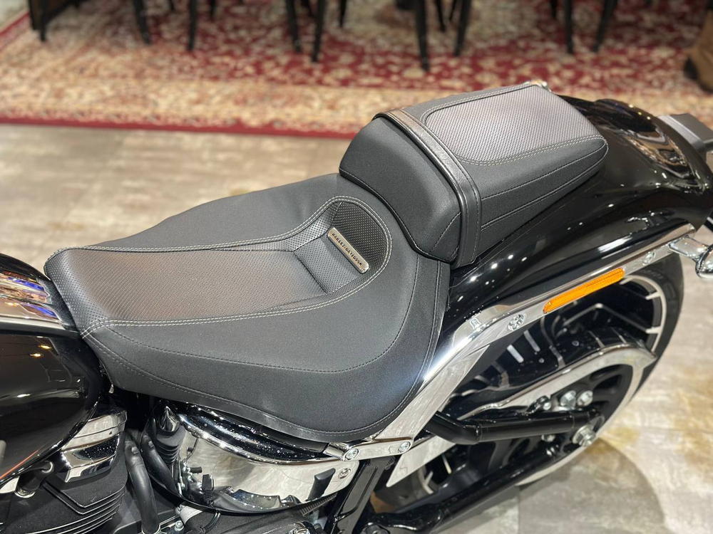 Harley-Davidson BREAKOUT 117 Vivid Black 2023мг