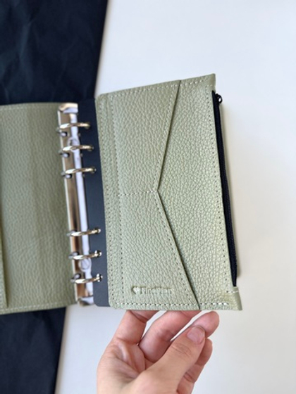 Комплект: обложка на кольцах Personal+ на резинке, вставка на молнии, форзацы, блок в клетку