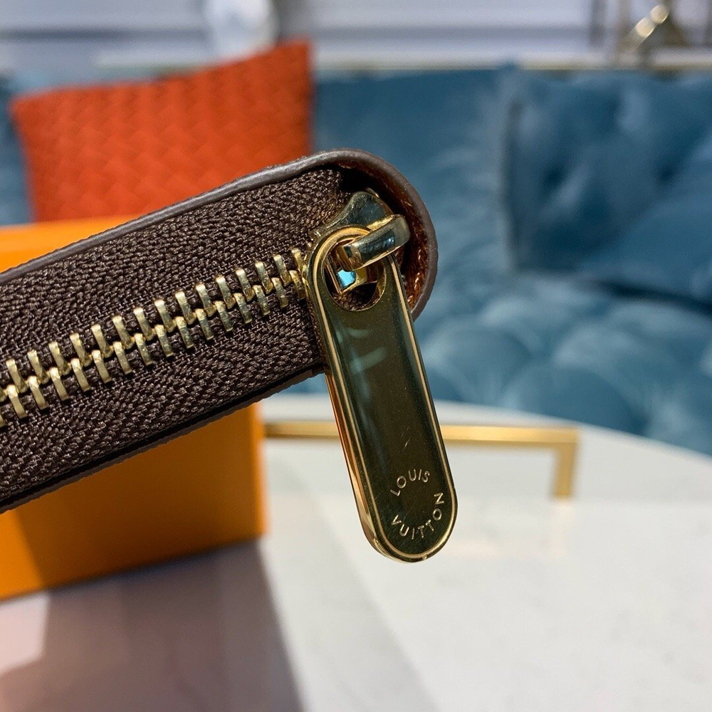 Louis Vuitton Zippy Wallet