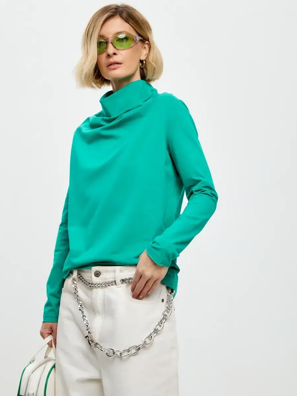 Лонгслив с цельнокроеным воротником