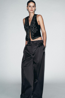 ZARA БАРХАТНЫЙ ЖИЛЕТ С ВЫШИВКОЙ — ZW COLLECTION, ЧЕРНЫЙ