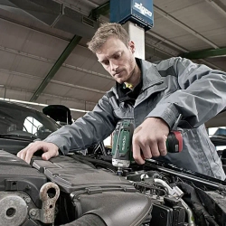 Аккумуляторная дрель-шуруповерт Metabo PowerMaxx BS +LC 40 618140310