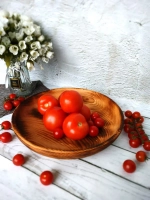 Деревянная сервировочная тарелка из кедра