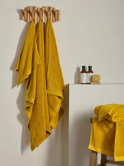 Полотенце для рук цвета охры из коллекции essential, 50х90 см