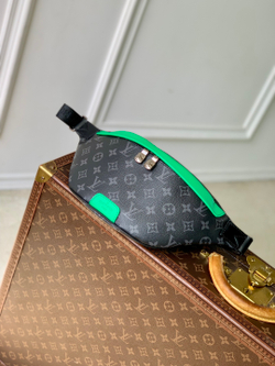 Louis Vuitton Discovery Bumbag