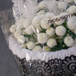 114. Кружевной букет с хризантемой Ньютон