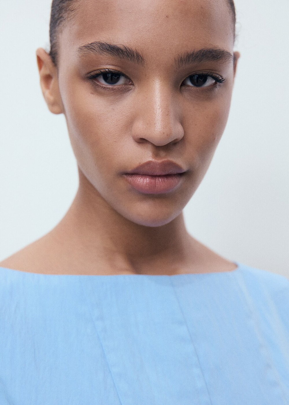 Платье с вырезом лодочка и складками