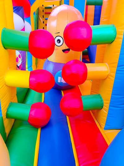 Коммерческий надувной батут «Смайлики» с крышей, размер 12*8*7 м