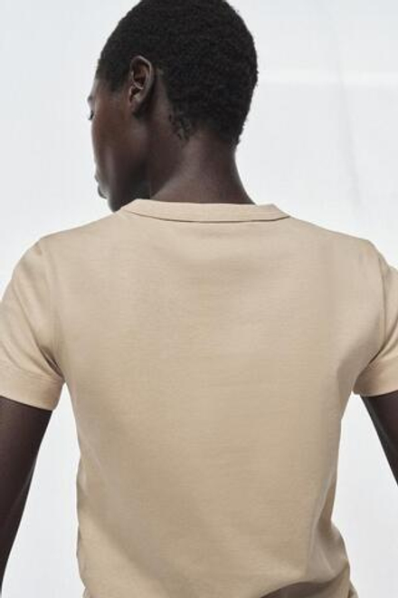 ZARA ФУТБОЛКА INTERLOCK С КОРОТКИМИ РУКАВАМИ, БЕЖЕВЫЙ