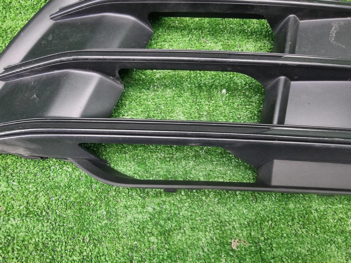 Решетка переднего бампера левая Audi SQ5 2 (17-20)