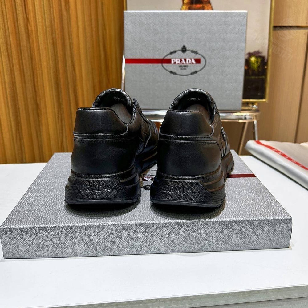 Кроссовки Prada