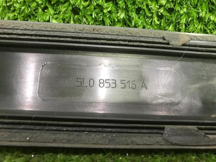 Накладка двери передняя правая Skoda Yeti (2013-2018)