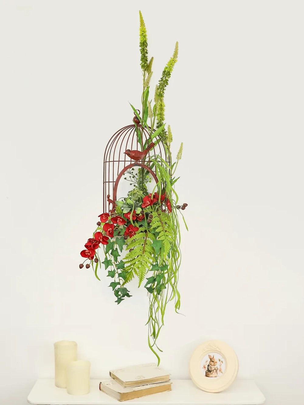 Композиция настенная с цветами в металлической клетке