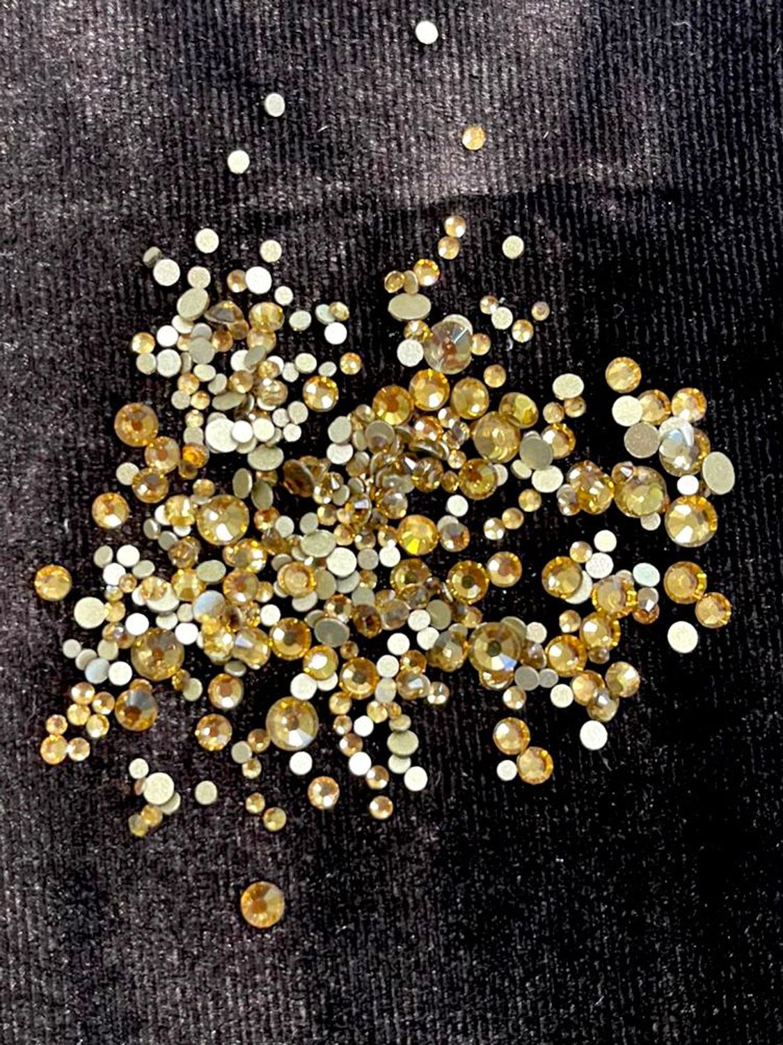 Стеклянные стразы  (размер микс) 1140шт, цвет  темное золото