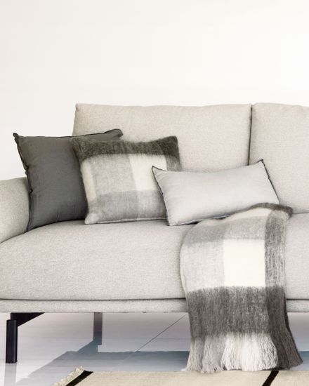 Чехол для подушки Catarina в бело-серую клетку 45 x 45 см