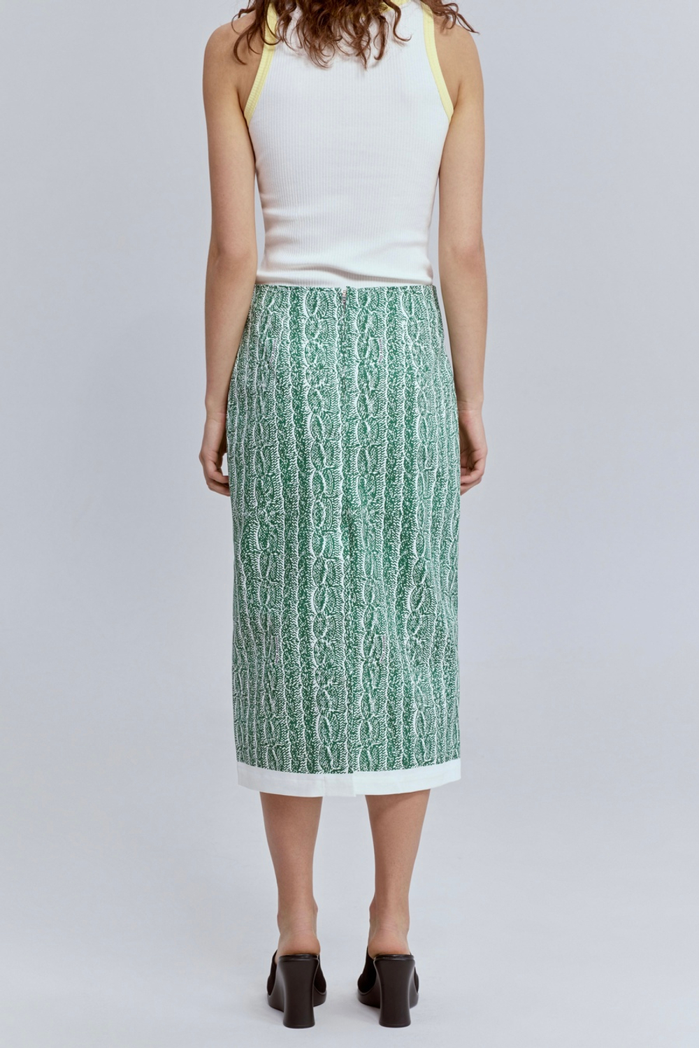 Юбка прямая из лёгкого денима с принтом «косы»