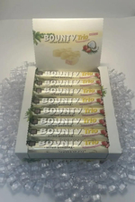 Шоколадный батончик Bounty Trio Райская клубника в белом шоколаде 78 гр 1 шт