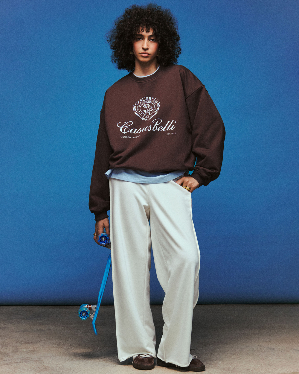 Свитшот Live Loud коричневый