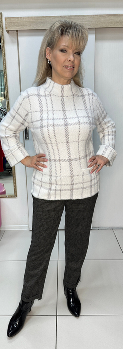 Красивый джемпер с ворсинками в клеточку