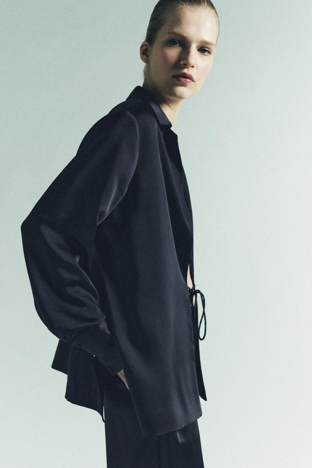 ZARA АТЛАСНАЯ РУБАШКА С ЗАВЯЗКАМИ, МОРСКОЙ ЯРКО-СИНИЙ