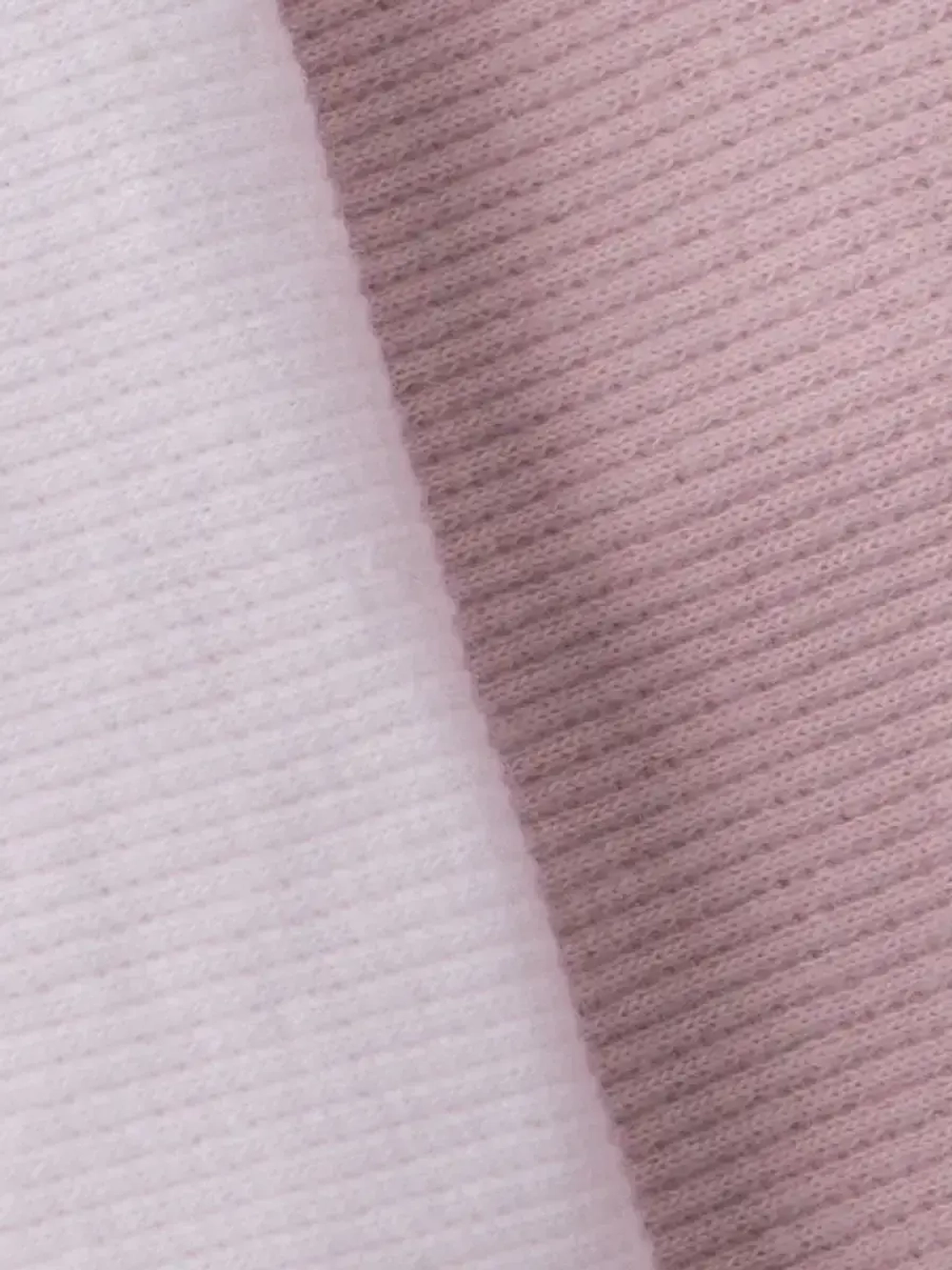 Шапка для девочек осенняя, с ушками розовая