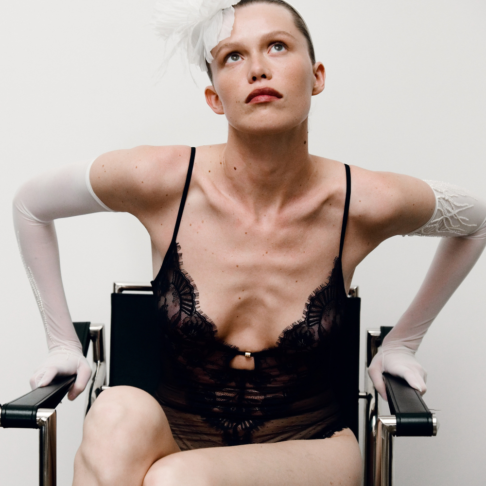 Перчатки белые длинные с декором