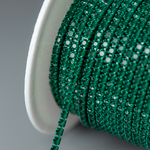 Матовая стразовая цепь, 2мм, темно-зеленый кристалл в темно-зеленых цапах