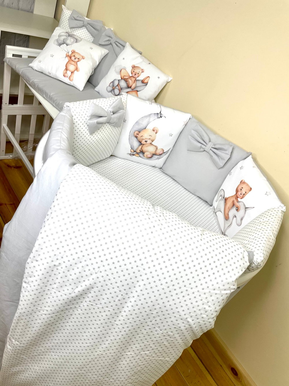 Комплект в кроватку 18 предметов "Мишка на самолёте" розовый, сатин