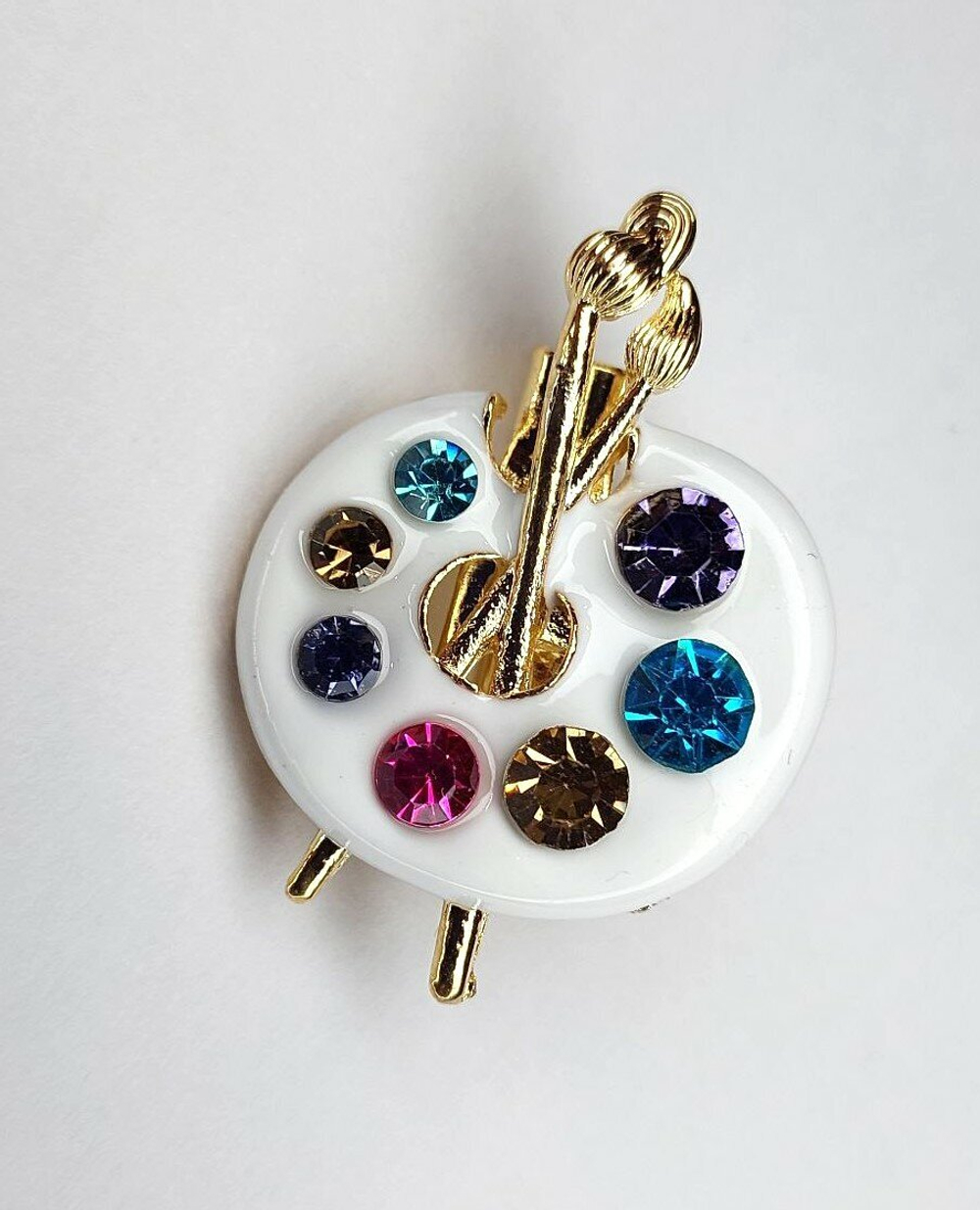 Брошка, брошь " Палитра художника". Эмаль, стразы. Цвет белый