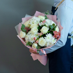 Нежный букет в розовом оформлении