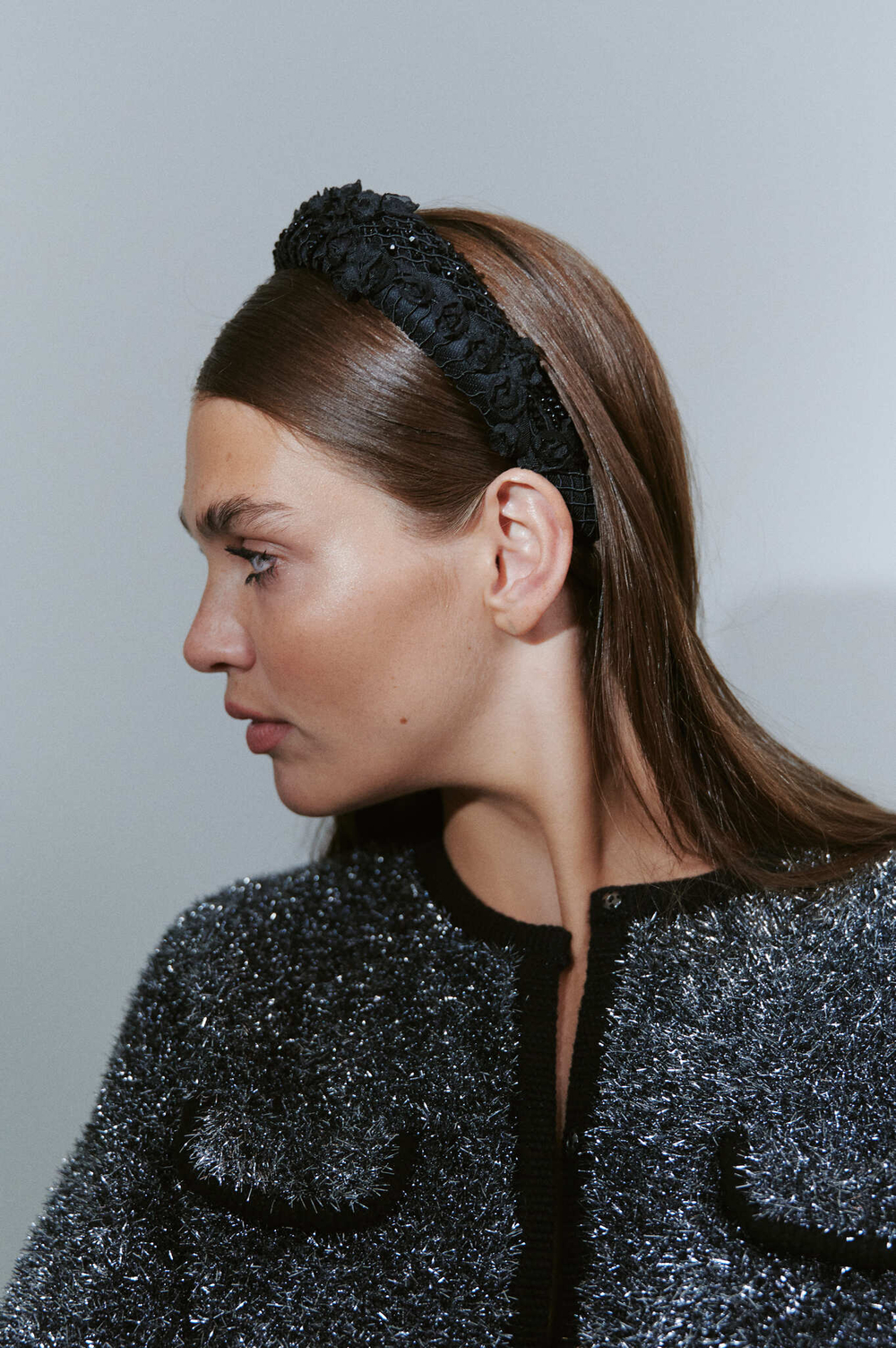 Ободок из фактурной ткани с декором