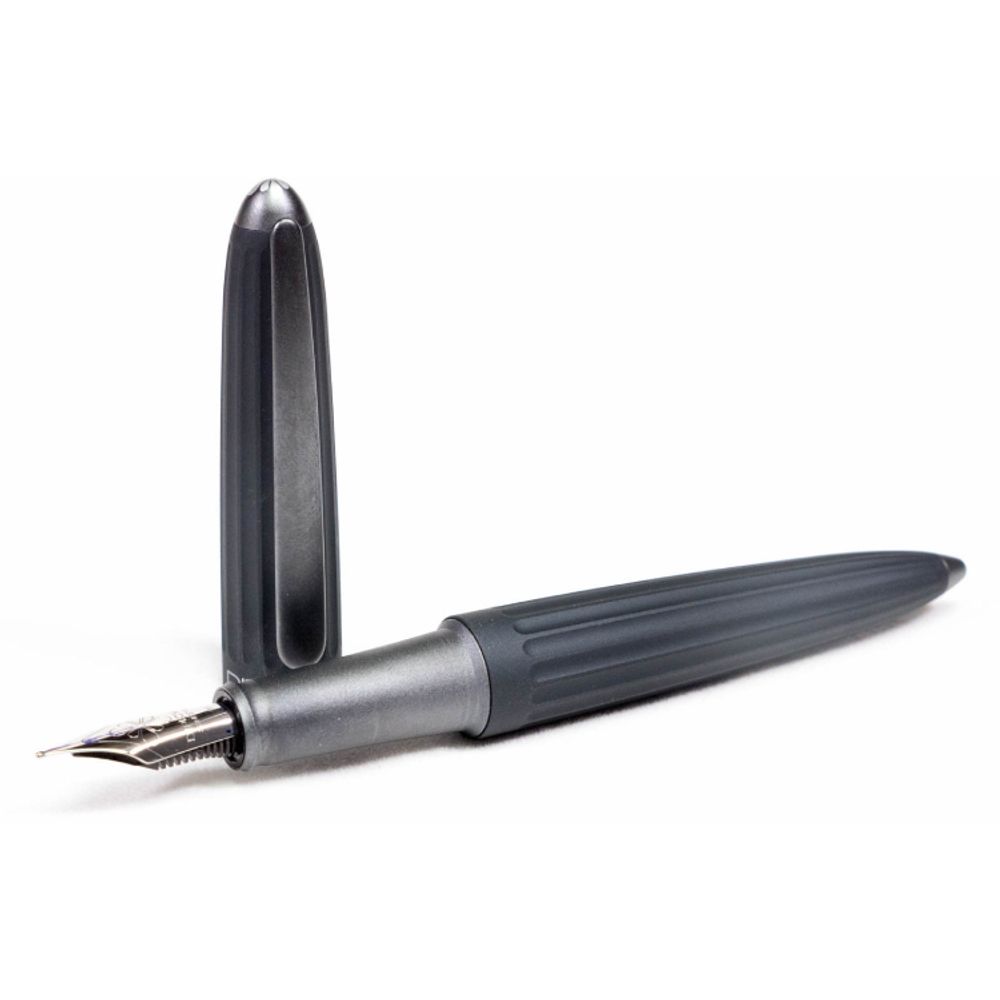 Перьевая ручка Diplomat Aero черная с пером EF (D40301021) 3