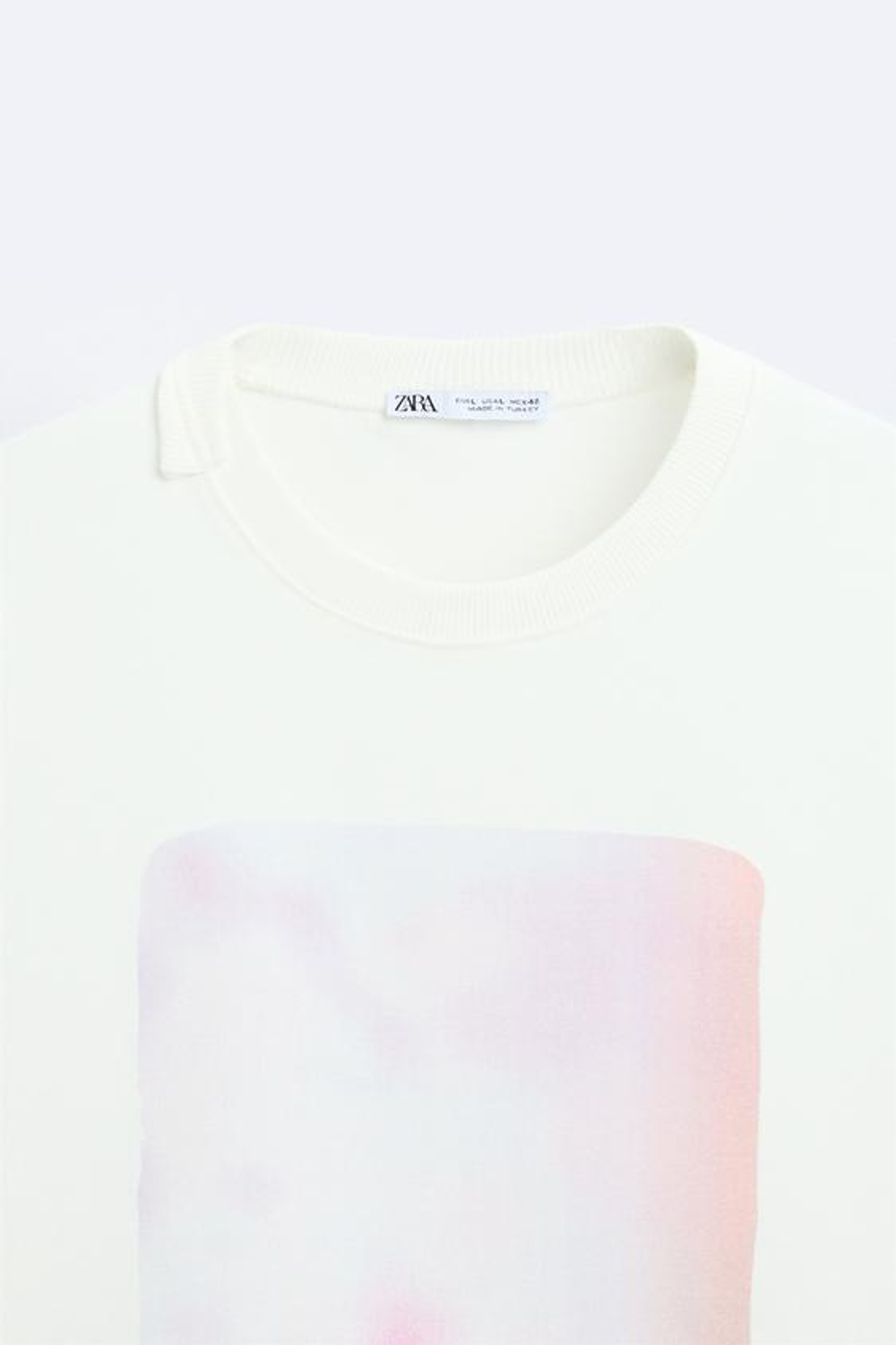 ZARA ФУТБОЛКА С ПРИНТОМ В ВИДЕ БРЫЗГ КРАСКИ, БЕЛЫЙ