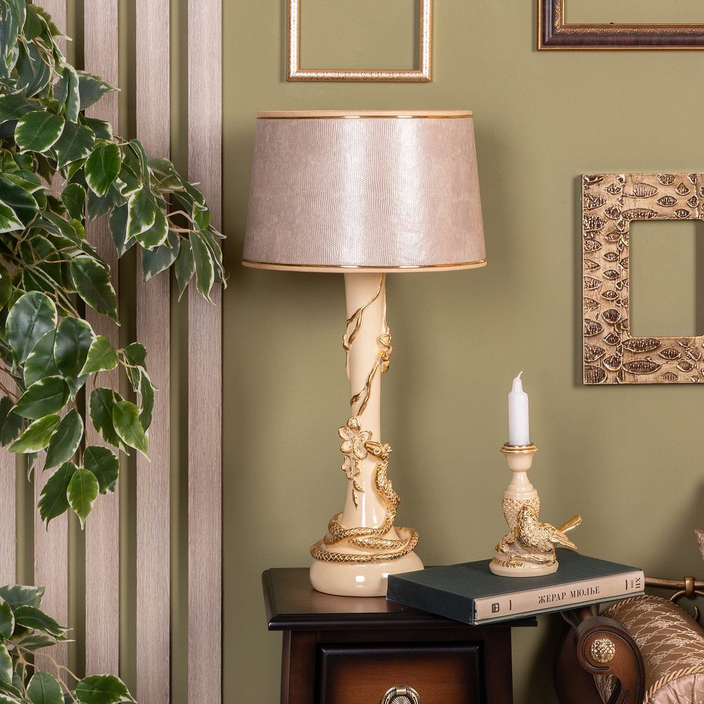 Настольная лампа Змея Катари Айвори с абажуром Тюссо Игуана Беж