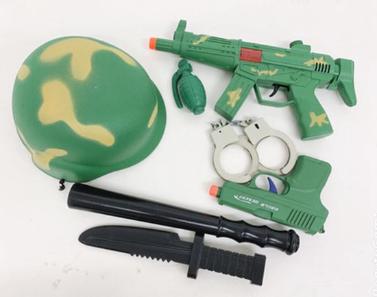 Набор оружия военный: игрушка автомат, каска, аксессуары