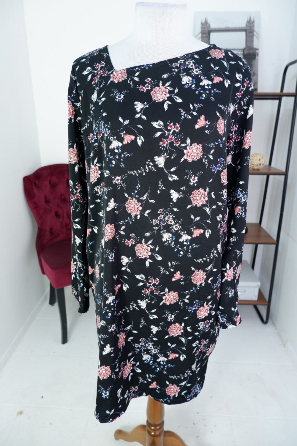 Платье цветочное с ассиметричным воротом 54 размер