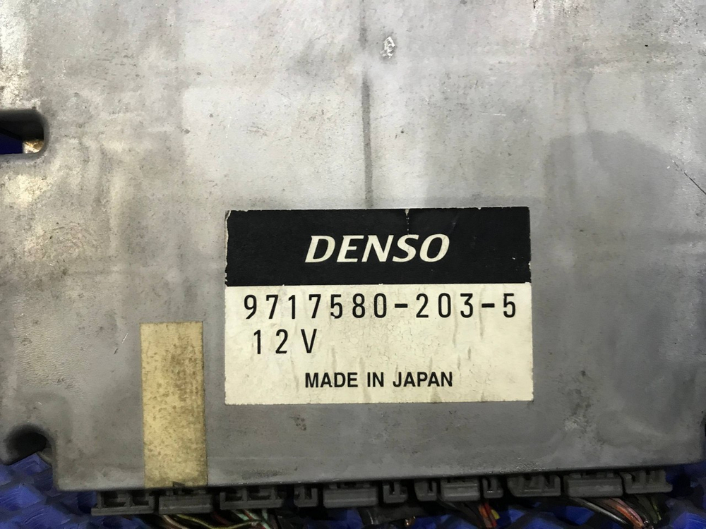 Компьютер двигателя TOYOTA IPSUM 1997