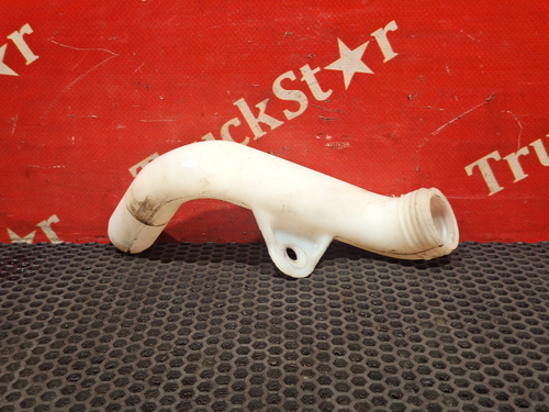 Горловина бачка омывателя