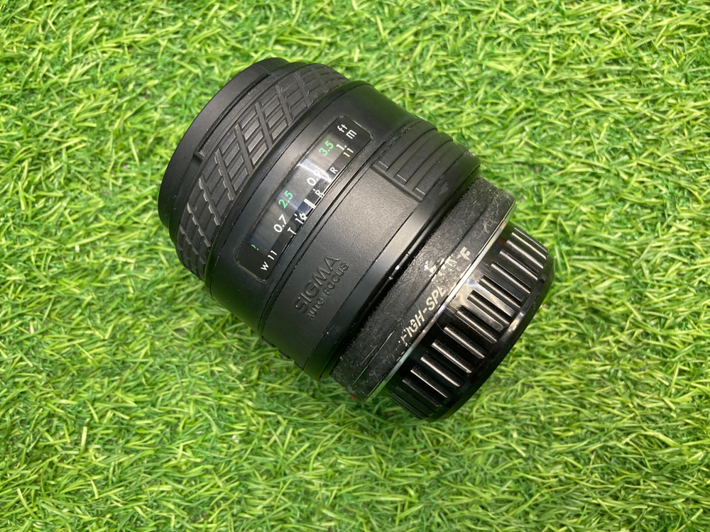 Sigma AF 28-70mm f/3.5-4.5 UC MC Zoom