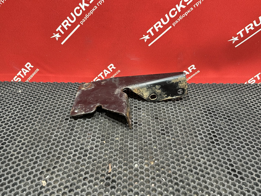 Кронштейн  подножки правой