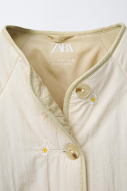 ZARA СТЕГАНАЯ КУРТКА С ВЫШИВКОЙ «РОМАШКИ», ЭКРЮ