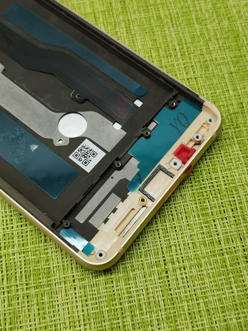 ZTE Blade V9 Дисплейный модуль с тачскрином)+ шлейф кнопок громкости и включения (в рамке) (ORIG-SP)