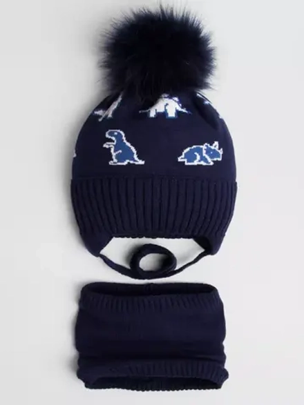 Шапка зимняя для мальчика на завязках и снуд