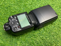 Nikon Speedlight SB-900