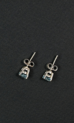 Серьги пуссеты "Memo about mindfulness" из голубого топаза с серебром 925