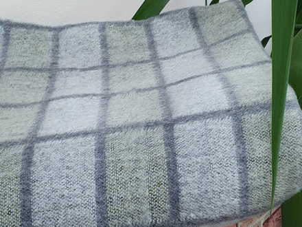 Одеяло полушерстяное "ВВ. СЕРО-ЗЕЛЁНАЯ КЛЕТКА-3" ОПШ-1, 50% шерсть, плотность 400 г/м2, Россия.