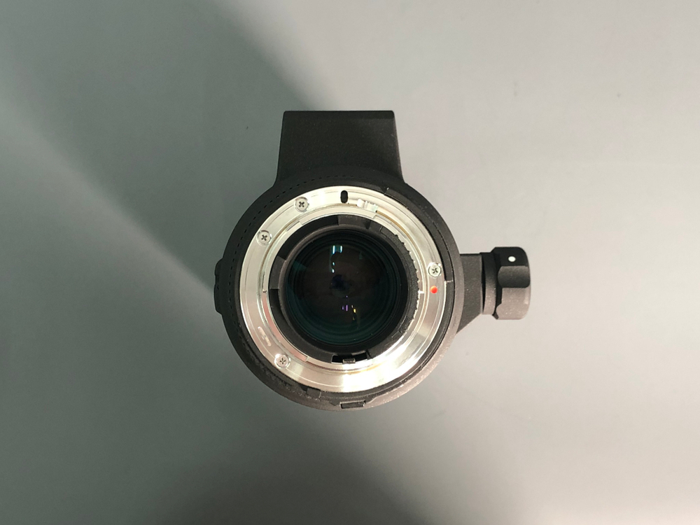 Sigma 100-300 APO 1:4 HSM IF Nikon F есть царапки на передней линзе