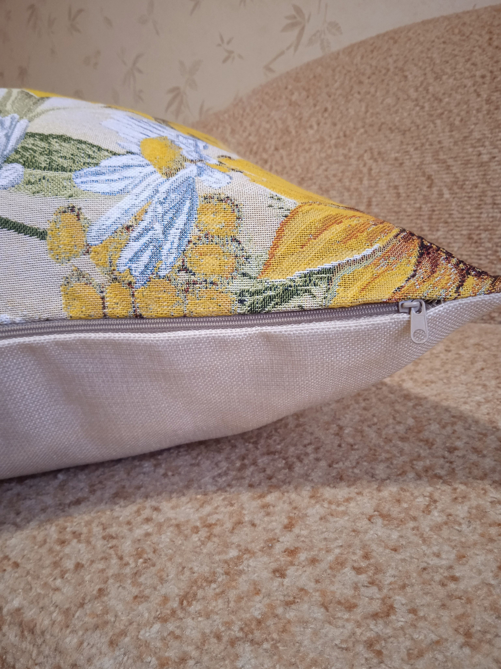 Декоративная гобеленовая наволочка для интерьерной подушки Подсолнухи 68х47